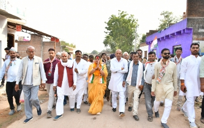कांग्रेस की योजनाओं के विकास से गांव की बदलेगी तस्वीर – किरण अहिरवार जतारा विधानसभा क्षेत्र के चंदेरा स्यावनी में घर घर किया जनसम्पर्क