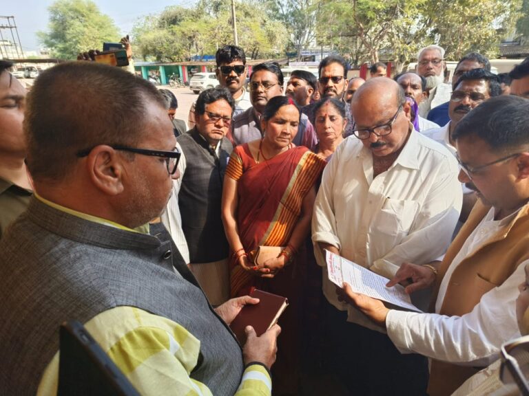 किसान आंदोलन के समर्थन में कांग्रेस का धरना प्रदर्शन, एवं एम. एस.पी. की गारंटी देने हाल ही में हुई ओलाबृष्टि का मुआवजा दिए जाने की मांग, सोपा ज्ञापन