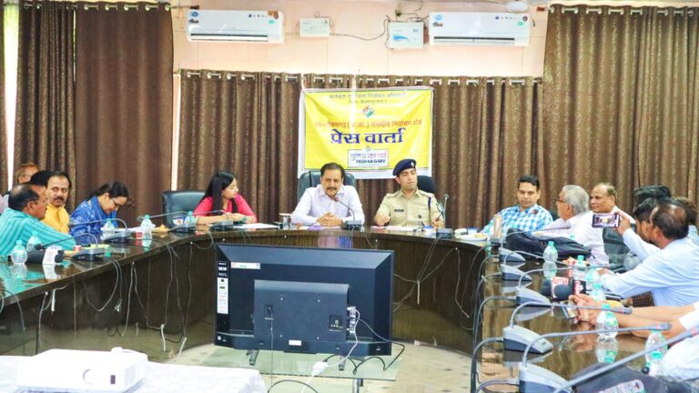 लोकसभा निर्वाचन 2024 घोषित होने के साथ ही आदर्श आचरण संहिता तत्काल प्रभाव से लागू लोकसभा निर्वाचन हेतु नाम निर्देशन की प्रक्रिया 28 मार्च से प्रारंभ जिले में 26 अप्रैल को होगा मतदान तथा 4 जून होगी मतगणना निर्वाचन संबंधी जानकारी के लिये प्रेस काॅन्फ्रेंस आयोजित