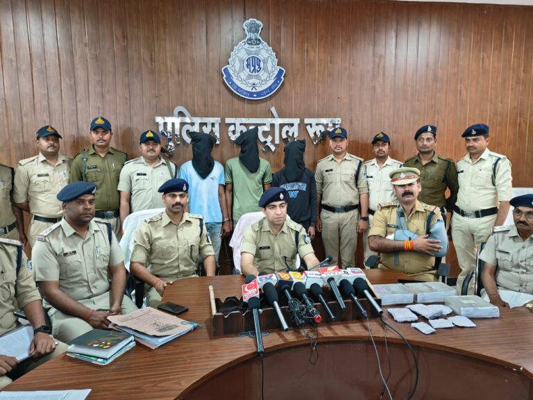 लगातार 4 लूट करने और अड़ीबाजी व हंगामा करने वाले कुख्यात आरोपियों को मय अवैध कट्टा- कारतूस, बाइक व अन्य माल-मसरूका सहित किया गिरफ्तार