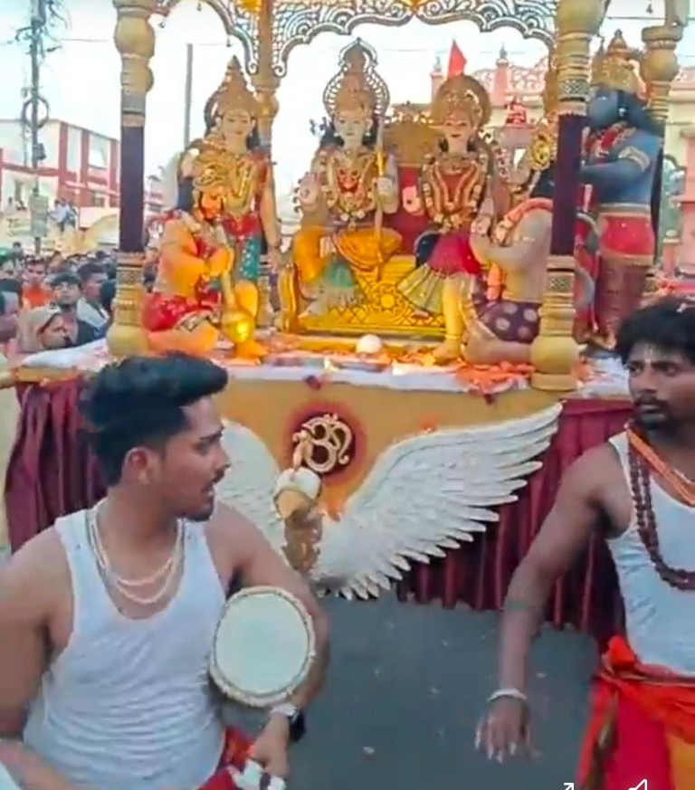 भगवान श्रीराम के जन्मोत्सव पर जमकर हुई आतिशबाजी लिया धर्मलाभ शोभायात्रा में शहर के अधिकांश लोगों ने की सहभागिता अयोध्या नगरी जैसा दिखाई दिया शहर