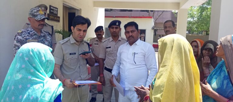 अवैध व मिलावटी शराब ब्रिक्री की रोकथाम के लिए महिलाएं हुई एक जुट, सौंपा एसपी को ज्ञापन