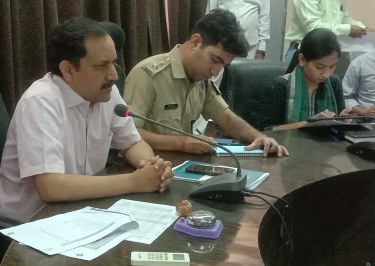 कलेक्टर,एसपी ने की पत्रकार वार्ता निर्विघ्नम और शांतिपूर्ण तरीके से कराया जाएगा मतदान