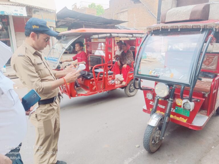 पुलिस अधीक्षक के दिशा निर्देश पर टीकमगढ़ शहर की यातायात व्यवस्था को सुगम बनाए रखने हेतु यातायात पुलिस ने की कार्यवाही