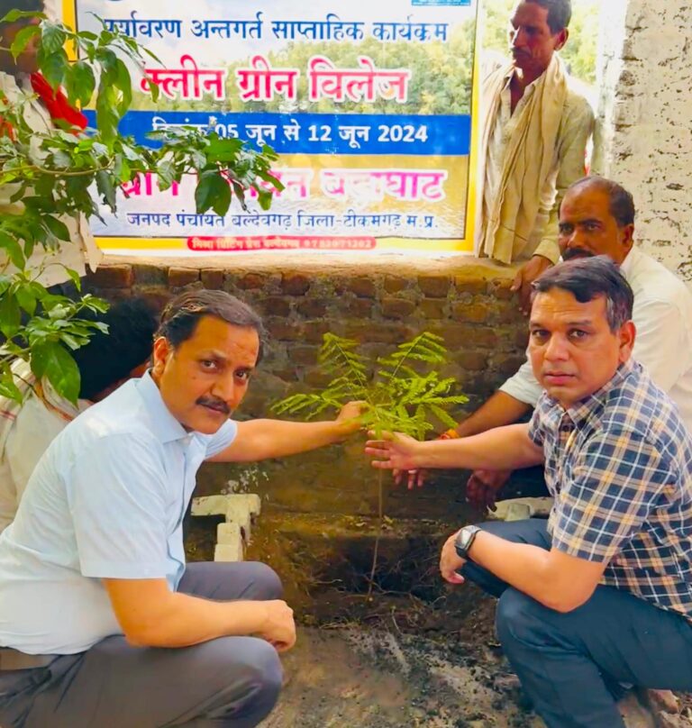 जल गंगा संवर्धन अभियान कलेक्टर एवं सीईओ जिला पंचायत पहुंचे ग्राम पंचायत लड़वारी खास में,बड़ा घाट में किया पौधारोपण