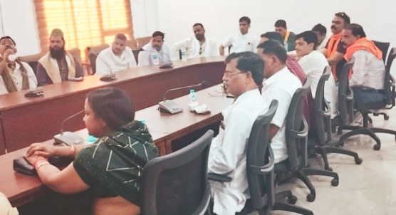 आगामी त्यौहारों को दृष्टिगत रखते हुए आयोजित की गई शांति समिति की बैठक