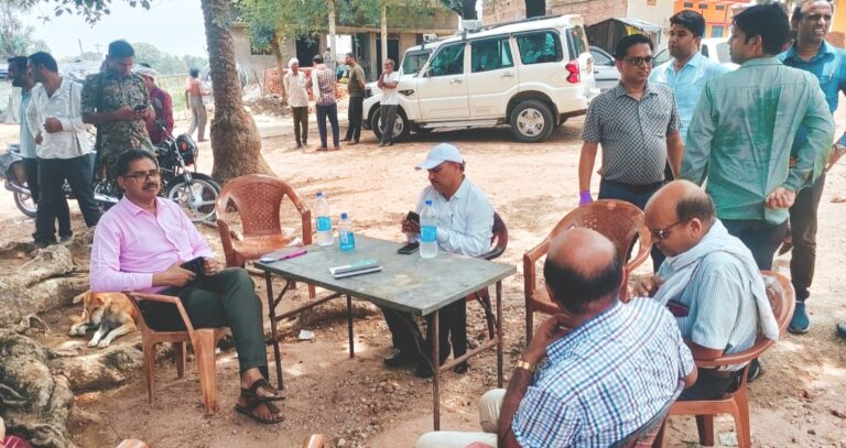 ग्राम मिनोरा में डयरिया से प्र्रवाभित क्षेत्रों का किया गया औचक निरीक्षण