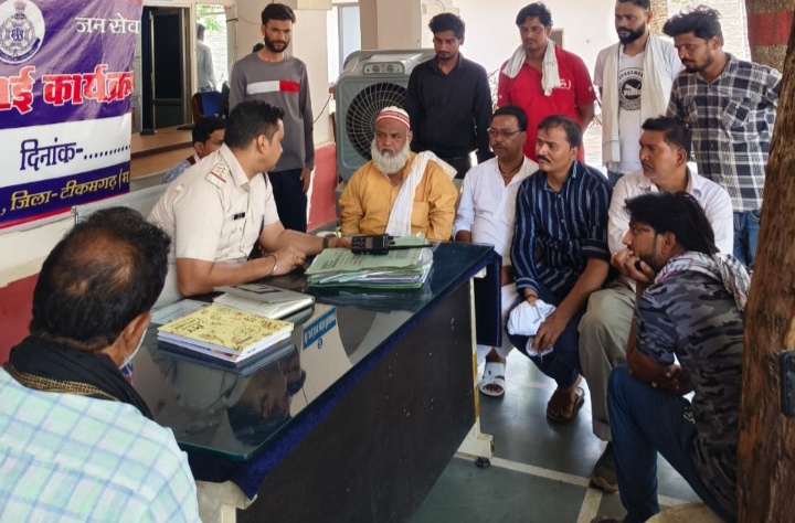 नगर निरीक्षक ने ताजिया बनाने वालों के साथ की बैठक