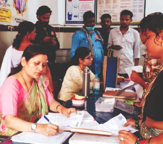 प्रधानमंत्री सुरक्षित मातृत्व अभियान गर्भवती महिलाओं का किया गया स्वास्थ्य परीक्षण