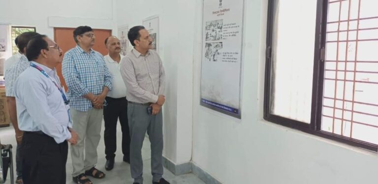 कलेक्टर ने किया विभाजन विभीषिका स्मृति दिवस पर प्रदर्शनी का अवलोकन विभाजन विभीषिका पर बनाई गई लघु फिल्मों किया गया प्रदर्शन