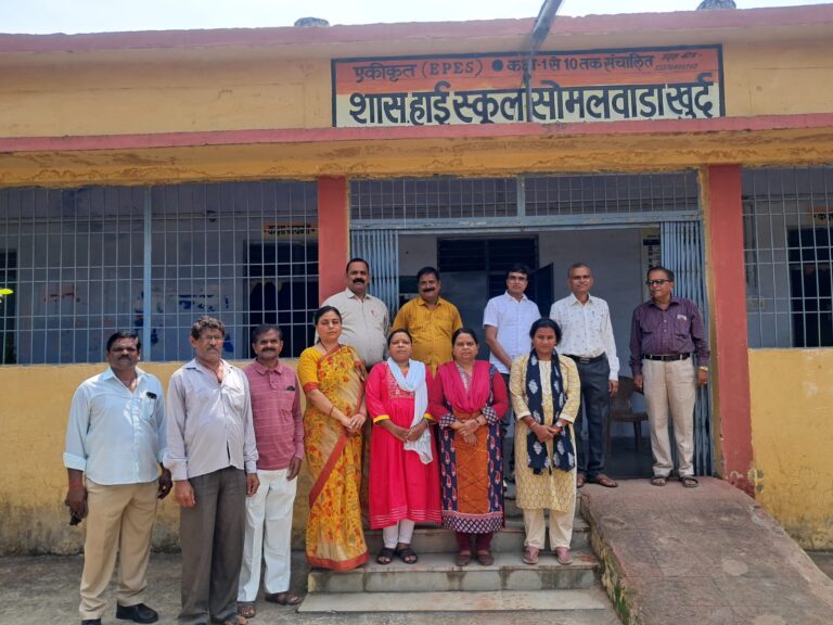 नर्मदापुरम संभाग के संभागीय उपायुक्त जे पी यादव द्वारा शासकीय एकीकृत हाई स्कूल सोमलवाडा खुर्द इटारसी का आकस्मिक निरीक्षण हुआ।