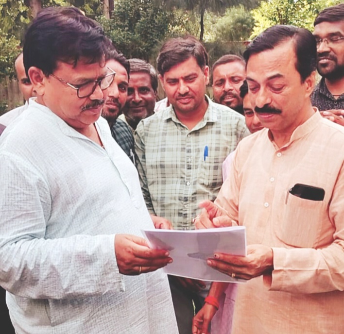 श्रमिक समस्याओं को लेकर संविदा ठेका संघ इंटक ने ऊर्जा मंत्री को दिया ज्ञापन