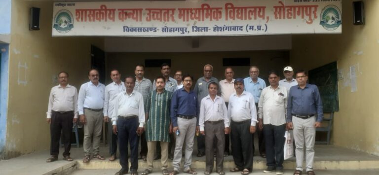 मध्य प्रदेश शिक्षक संघ की विकासखंड सोहागपुर में बैठक आयोजित हुई। निवृत्त शिक्षकों के सम्मान कार्यक्रम के संबंध में योजना बनी।