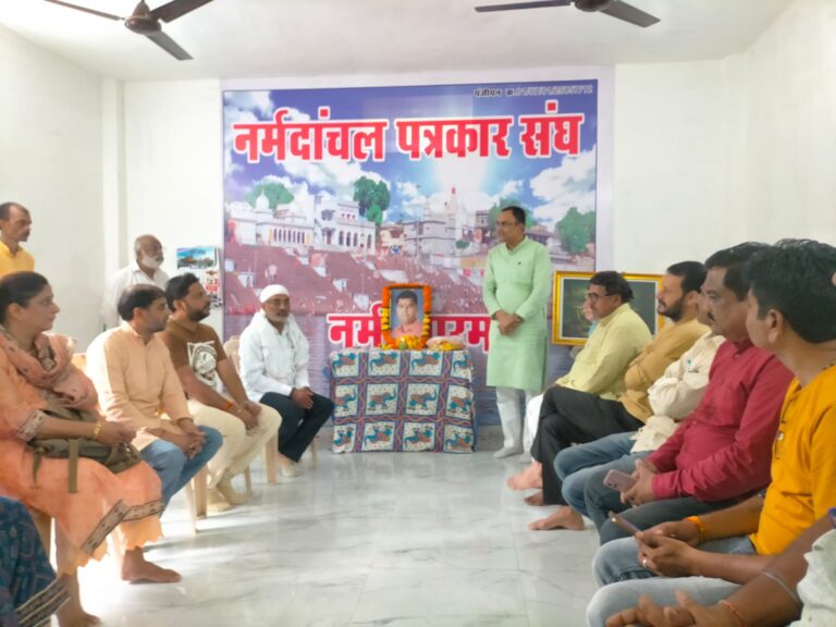 प्रशांत दुबे ने अपनी लेखनी से क्षेत्र के विकास की जो इबारत लिखी वह पूरी होगी: सांसद – स्व. प्रशांत दुबे की स्मृति में पत्रकार भवन में श्रद्धांजलि सभा का हुआ आयोजन
