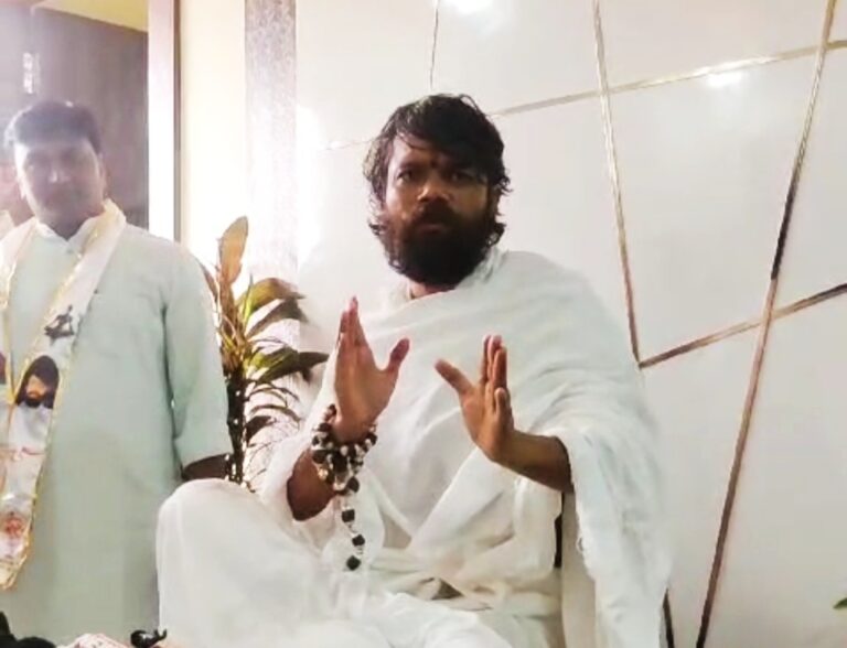 आत्मज्ञान होना बहुत आवश्यक है- गुरुदेव श्री ब्रह्म रूपी जी,प्रेस वार्ता के दौरान दिये अनेक धार्मिक संदेश पृथक बुंदेलखंड राज्य बनने को लेकर कहा, मैंने कभी नहीं बोला कि प्रथम बुंदेलखंड राज्य बनना चाहिए