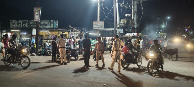पुलिस सभी थाना क्षेत्रों में लगातार कर रही कार्यवाहियां निगहरानी, गुंडा, बदमाशों सहित वाहनों पर भी रखी जा रही पैनीं नजर