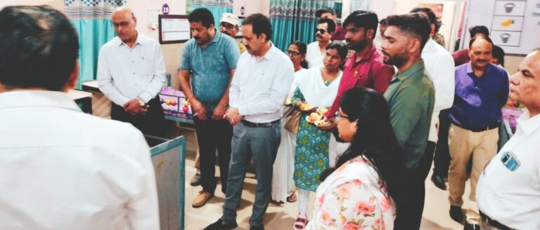 म.प्र. स्थापना दिवस के अवसर पर जिला अस्पताल में मरीजों को किया गया फलों का वितरण