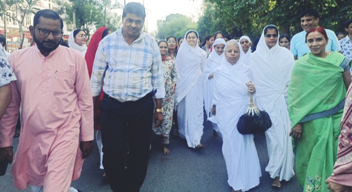 परम पूज्य आर्यिका 105 सृष्टि भूषण माताजी संसंघ का हुआ मंगल विहार