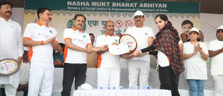 एक युद्ध नशे के विरुद्ध थीम विशाल रैली का जिला मुख्यालय पर हुआ आयोजन