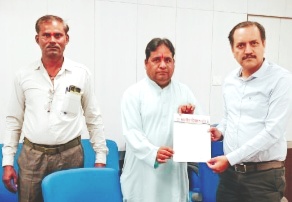 किसानों को हो रही खाद की किल्लत पीड़ा देख भारतीय किसान संघ ने कलेक्टर को सौंपा ज्ञापन