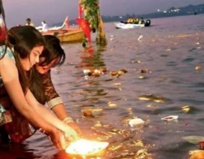 कतकारियों के कार्तिक व्रत स्नान का हुआ समापन विधि विधान से की गई पूजा -अर्चना