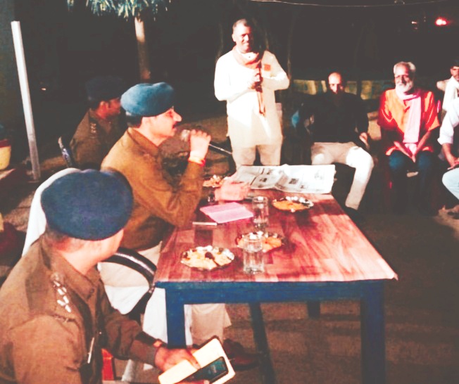 पुलिस अधीक्षक ने किया जनसंवाद पुलिस चौकी खिरिया एवं अस्तोंन में आयोजित हुए कार्यक्रम