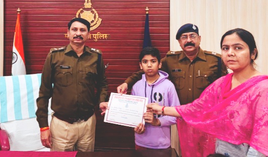 पुलिस अधीक्षक ने दी अनुकम्पा नियुक्ति बाल आरक्षक को किया नियुक्त