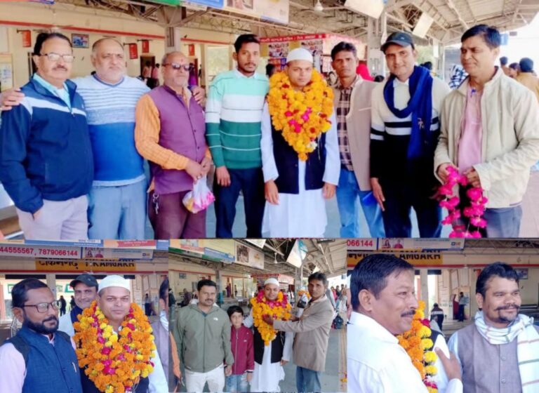 उमरा से वापिस आए पत्रकार समीर खान और उनके परिवार जनों का किया भव्य स्वागत पत्रकार, समाजसेवी और जनप्रतिनिधि पहुंचे रेलवे स्टेशन