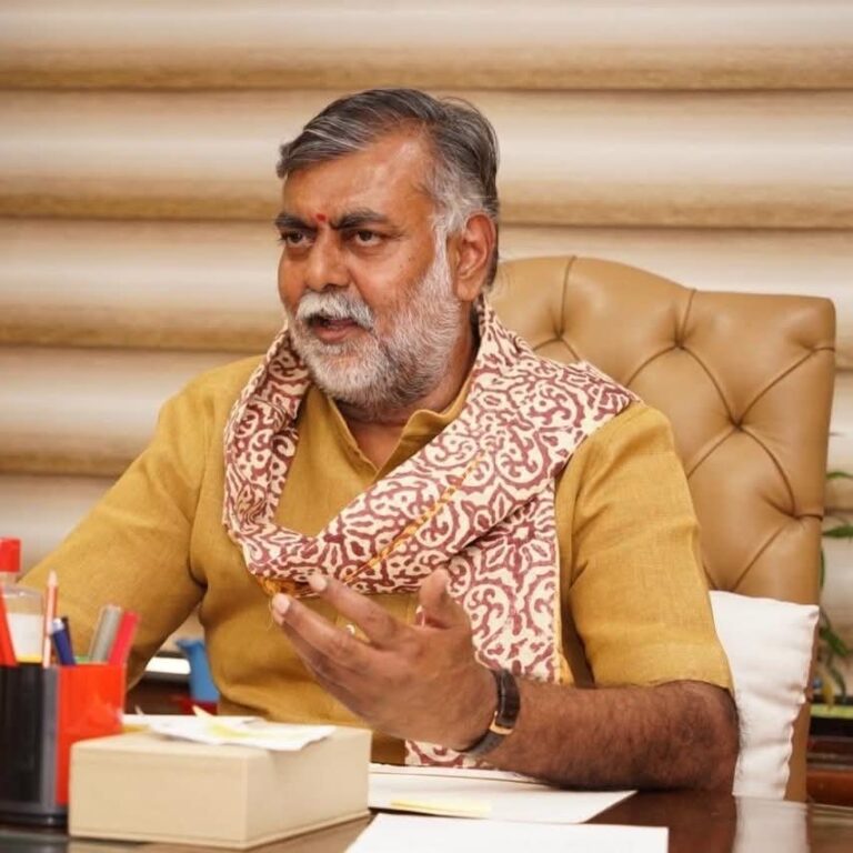 प्रहलाद सिंह पटेल मंत्री पंचायत एवं ग्रामीण विकास ,श्रम विभाग मध्यप्रदेश शासन द्वारा नर्मदापुरम जिले को दी पंचायत भवन की सौगाते