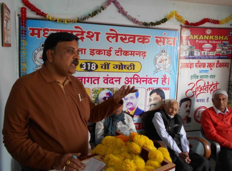 खरे जू से है बनी टीकमगढ़ पैचान…… -राना लिधौरी (म.प्र.लेखक संघ की 318वीं कवि गोष्ठी हुई):- अमर शहीद नारायण दास खरे’ के बलिदान दिवस लेखक संघ की कविगोष्ठी हुई-