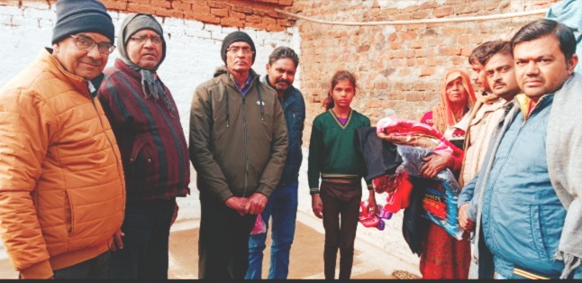 वेसहारा बच्चियों की ली सुध ग्राम माडू़मर पहुंची मानवीय संवेदना समिति
