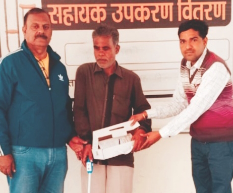 समाजसेवी पूर्व टीआई खलील खान की पहिल दिव्यांग पुनर्वास केंद्र से नेत्रहीन को मिला सहारा