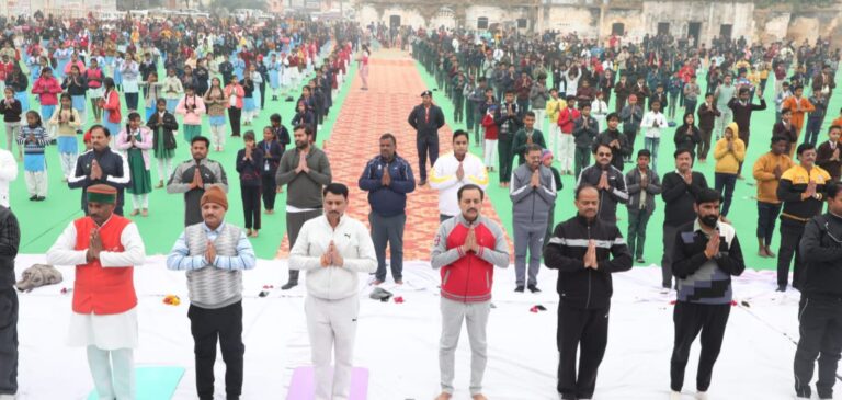 कलेक्टर, एसपी, विद्यार्थियों, जनप्रतिनिधियों, समाज सेवियों और शासकीय सेवकों ने किया सामूहिक सूर्य नमस्कार मुख्यमंत्री के कार्यक्रम का हुआ सीधा प्रसारण,स्वामी विवेकानंद जी की जयन्ती युवा दिवस के रूप में मनाई गई