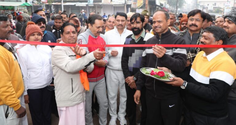 भारतीय किसान संघ के जिला अध्यक्ष शिवमोहन गिरी ने काटा फीता युवा दिवस के उपलक्ष्य में पहली बार जैविक ,प्राकृतिक हाट बाजार हुआ आयोजित