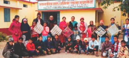 पतंग की तरह ऊंचे उड़ो,लेकिन संस्कारों से बंधे रहो माध्यमिक शाला नयाखेरा में मनाया गया पतंग उत्सव