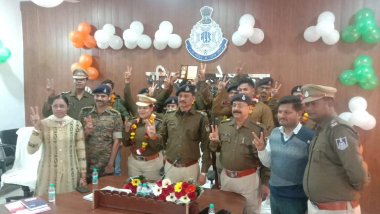 देश में 20वें और मध्य प्रदेश में प्रथम स्थान पर आया बम्होरीकला थाना, कंट्रोल रूम में पुलिस अधीक्षक ने थाना स्टाफ को दी बधाइयां