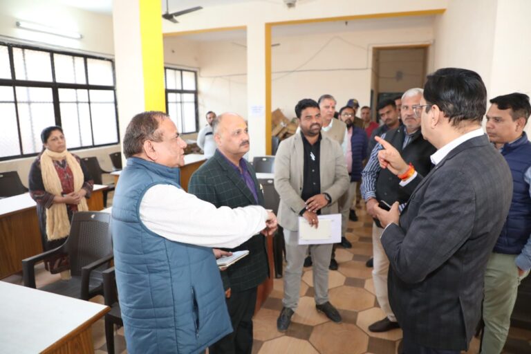 नवागत कलेक्टर ने संयुक्त कार्यालय परिसर का किया औचक निरीक्षण