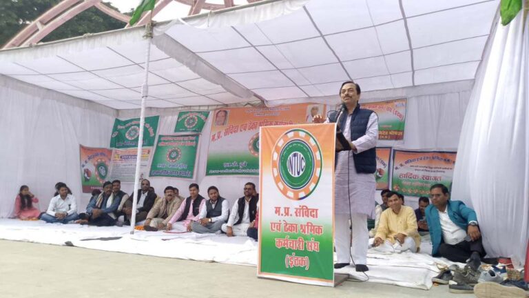 विद्युत संविदा एवं आउटसोर्स कर्मचारियों की जायज मांगों को लेकर भीमराव अम्बेडकर मैदान भोपाल में विशाल धरना प्रदर्शन हुआ आयोजित