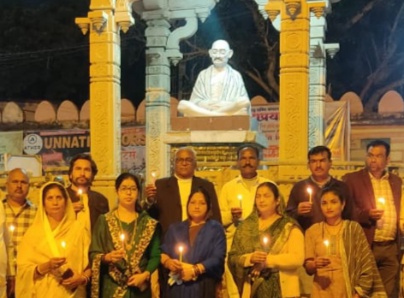 कांग्रेस कार्यकर्ताओं ने दी शहीदों को श्रद्धांजलि पुलवामा हमले में 40 जवान हुए थे शहीद