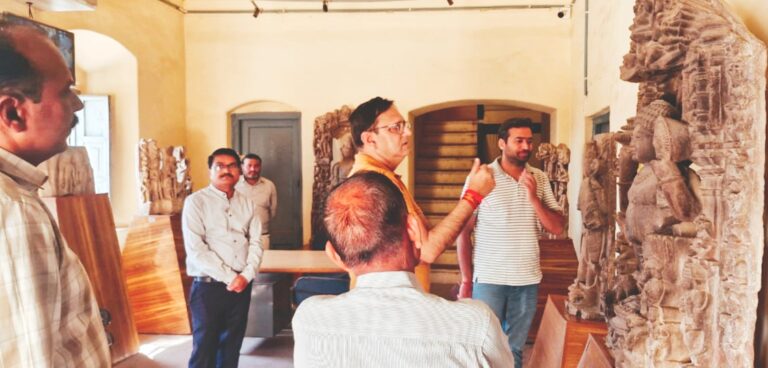 कुंडेश्वर सहित ऊमरी पहुंचे कलेक्टर विवेक श्रोत्रिय सूर्य मंदिर सहित संग्रहालय का जाना इतिहास
