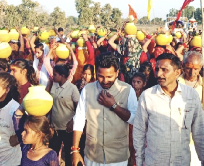 भव्य कलश यात्रा के साथ हुई श्रीमद् भागवत कथा की शुरुआत पगारा धाम पर हो रहा आयोजन, 21 को होंगे सामूहिक कन्या विवाह है