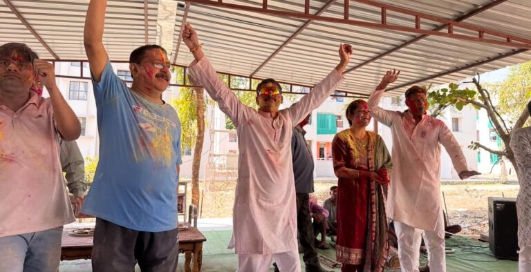 एसपी मनोहर सिंह मंडलोई रहे कार्यक्रम में सम्मिलित पुलिस लाइन में पुलिस कर्मियों ने मनाई होली
