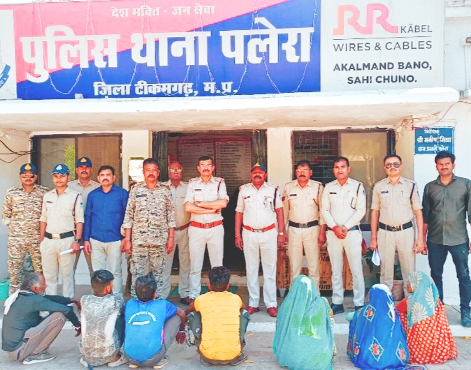 पुलिस की सक्रिय कार्यवाही ,घटना के सभी 09 आरोपियों क़ो 24 घंटे के अंदर पकडा़ जमीनी विवाद के चलते पति-पत्नि की लाठी डंडो से पीट कर की गई थी हत्या, पलेरा थाना के ग्राम करोल की थी घटना