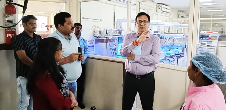 कलेक्टर विवेक श्रोत्रिय पहुंचे जिला अस्पताल,व्यवस्थाओं में सुधार एक चुनौती किया औचक निरीक्षण मरीजों से की बातचीत,अस्पताल की कार्यप्रणाली का लिया जाएजा
