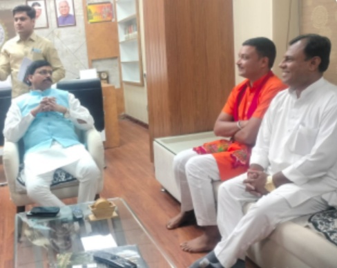 ओरछा का विकास कराने पर्यटन मंत्री ने दिए प्रमुख सचिव को निर्देश भाजपा नेता विकास यादव ने मंत्री से की थी मांग