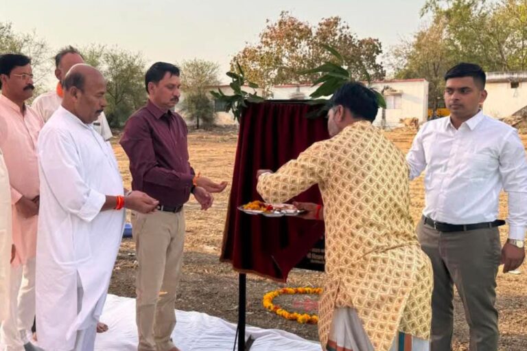 केंद्रीय मंत्री डॉ वीरेंद्र कुमार खटीक का रहा मुख्य आतिथ्य नवीन पुलिस कंट्रोल रूम निर्माण के लिए किया गया भूमि पूजन