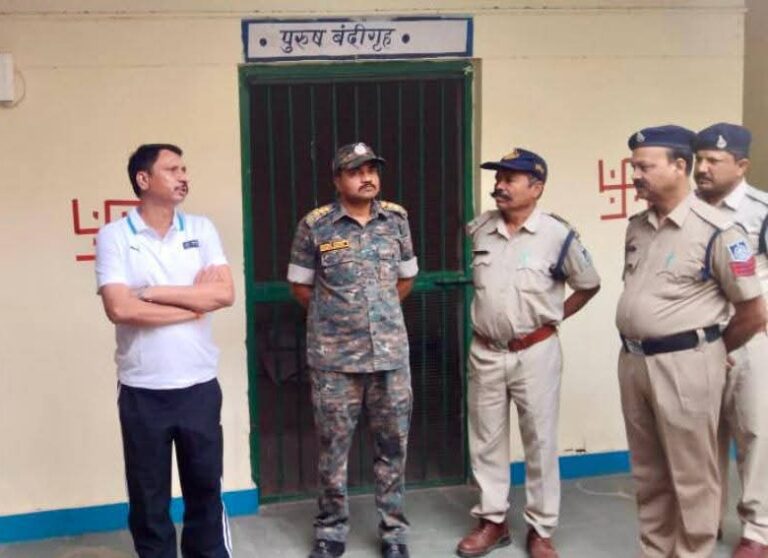 एसपी मनोहर सिंह मंडलोई ने किया बड़ागांव थाने का औचक निरीक्षण पुलिसकर्मियों की समस्याओं को सुनकर समाधान को लेकर संबंधित अधिकारियों को किया निर्देशित
