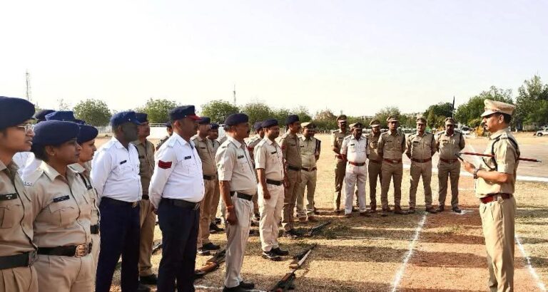 एसपी मनोहर सिंह मंडलोई ने पुलिस अधिकारी, कर्मचारियों की जानीं समस्याएं त्वरित समाधान को लेकर संबंधित अधिकारियों को किया निर्देशित