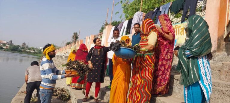 जल गंगा संवर्धन अभियान की गई वृंदावन तालाब की सफाई