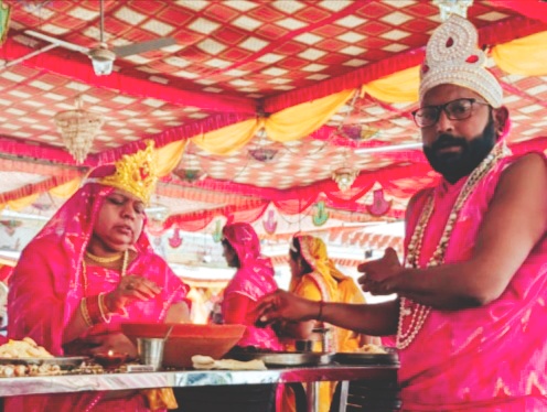 श्रीजी की शोभा यात्रा के पश्चात हुआ सिद्ध चक्र महामंडल विधान का समापन जैन तीर्थ क्षेत्र पपौरा जी में चल रहा था धर्म महोत्सव